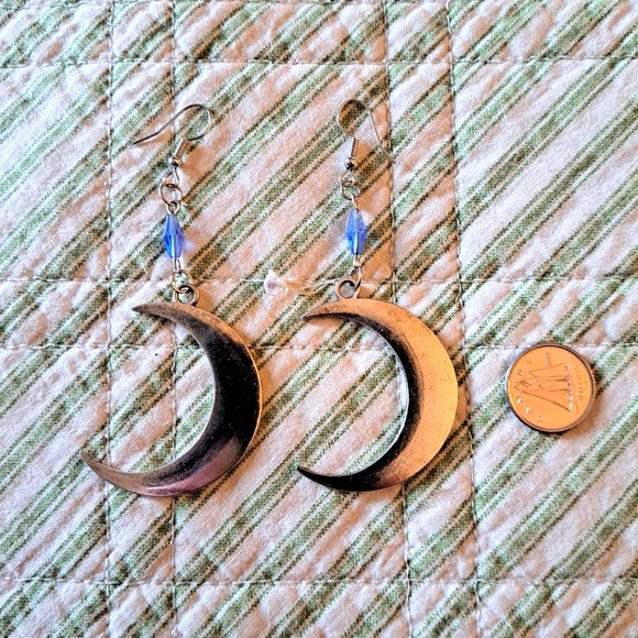 Large dangly silver toned crescent moon earrings - Picture 4 of 5